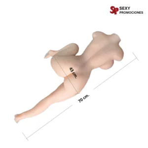 La imagen describe las medidas de una muñeca masturbadora realista britany